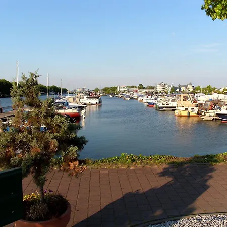 公寓 Gepflegtes Marina-ruenthe *